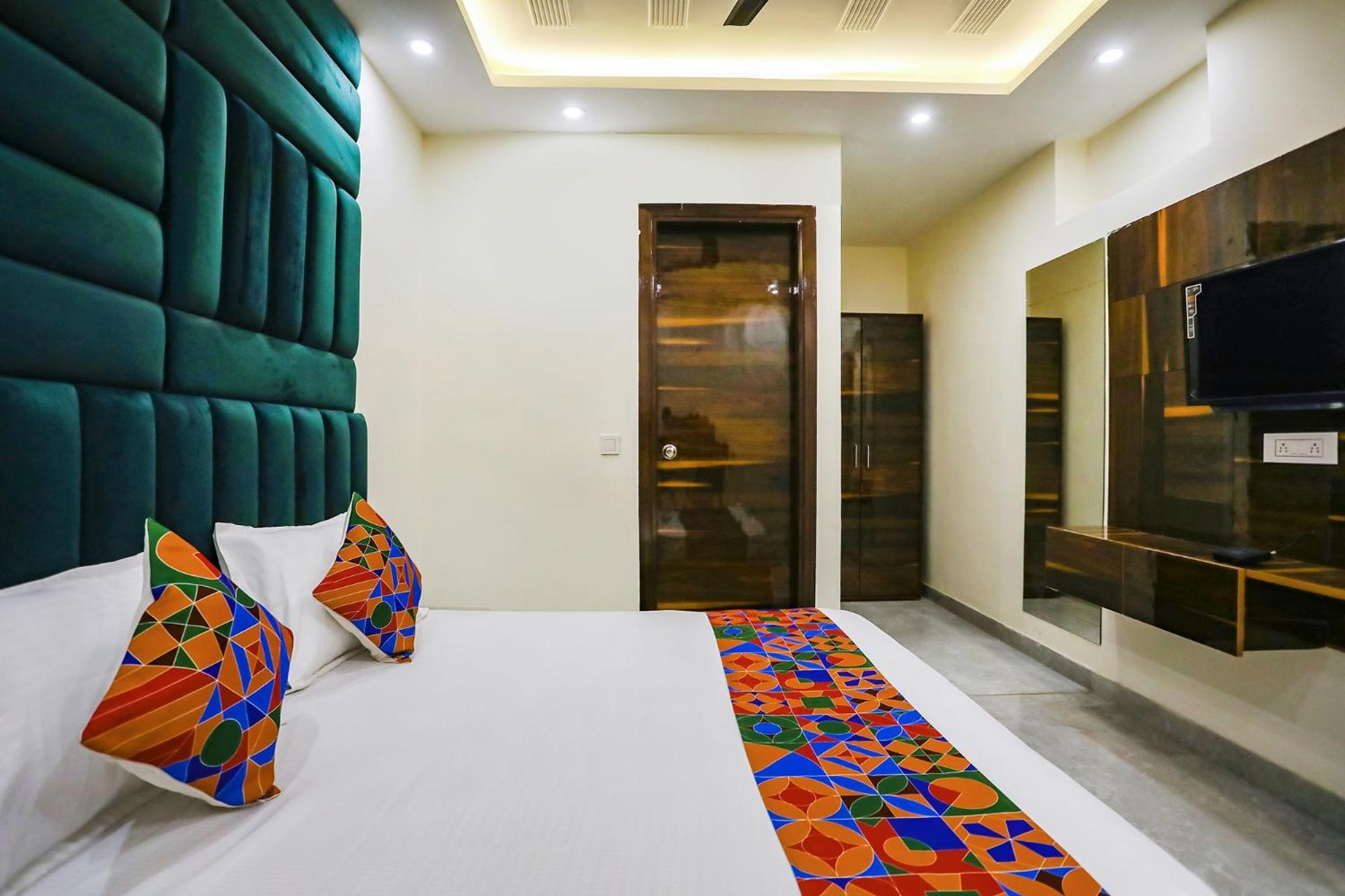Hotel Fabexpress Baba's