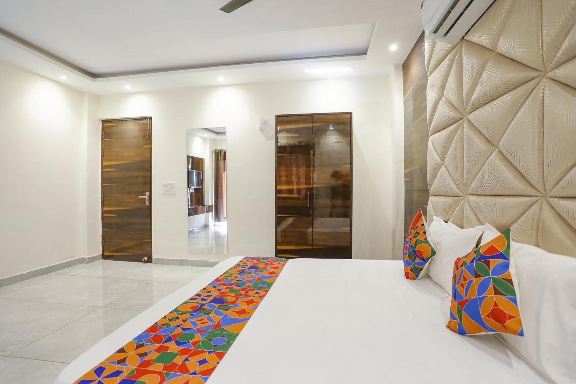 Hotel Fabexpress Baba's 3*