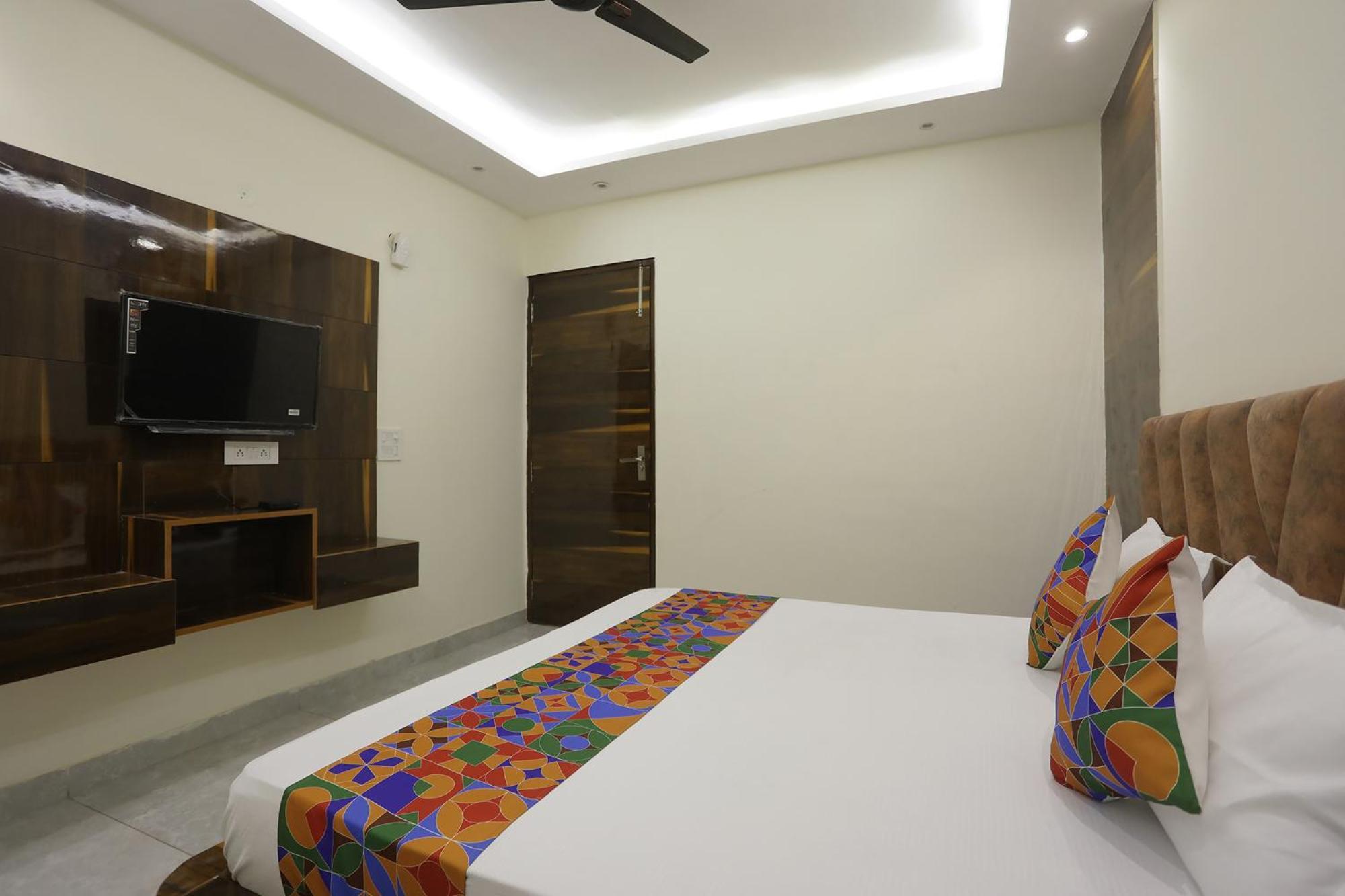 Fabexpress Baba's Hotel